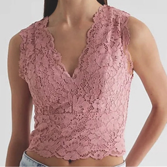 Express Tops - 🖤New Express Lace V Neck Crop Top🖤